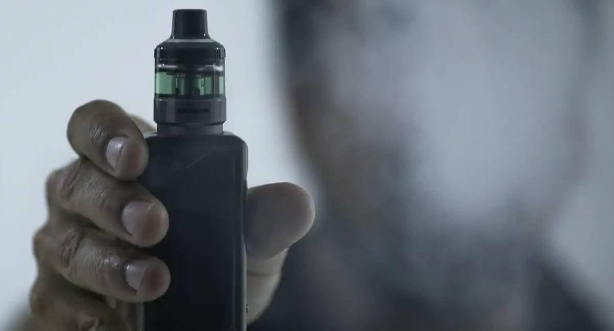 Estudantes são flagrados com cigarros eletrônicos em escola de Rondônia