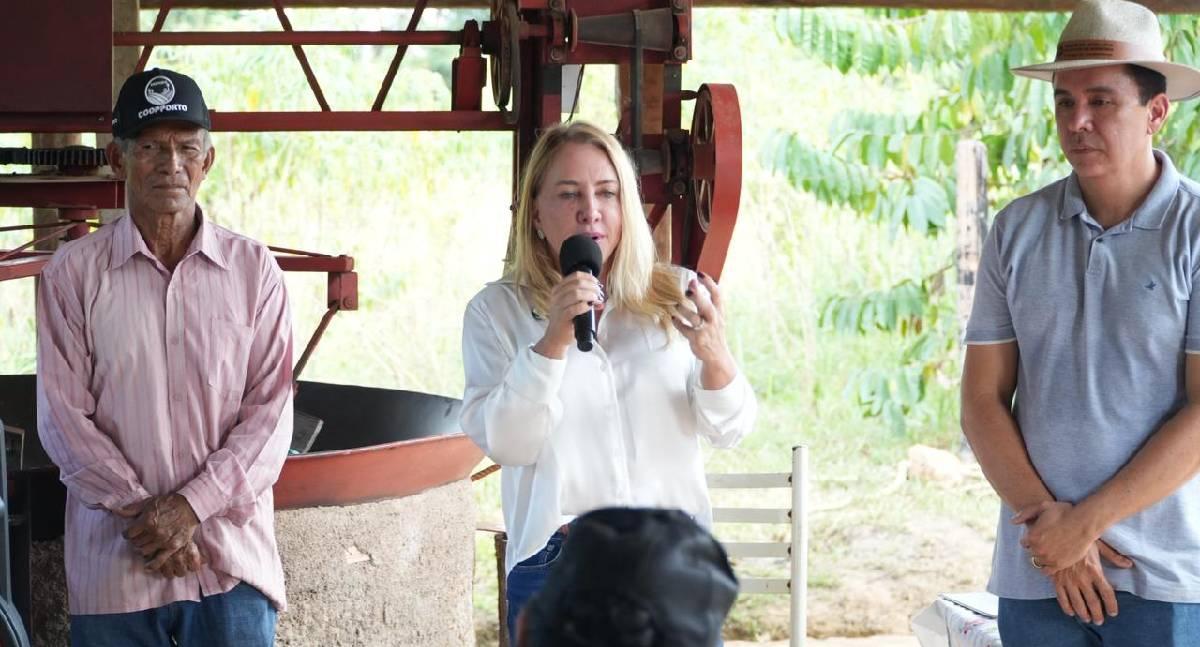 Ieda Chaves entrega implementos e fortalece agricultura familiar