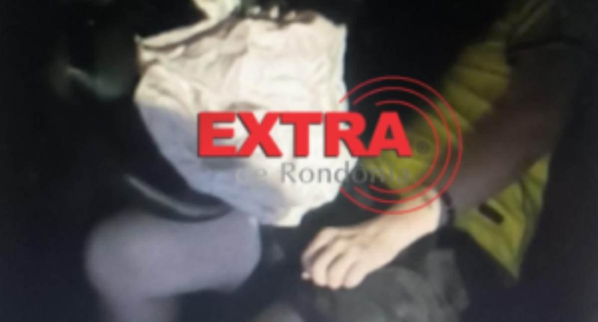 Motorista fica inconsciente depois de picape bater em caminhonete e muro em RO