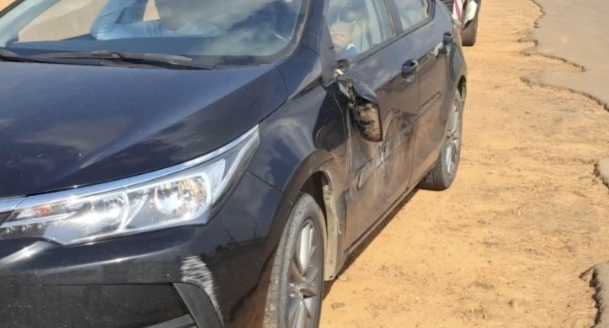 Colisão lateral entre Toyota Corolla e caminhão-caçamba mobiliza autoridades na avenida JK