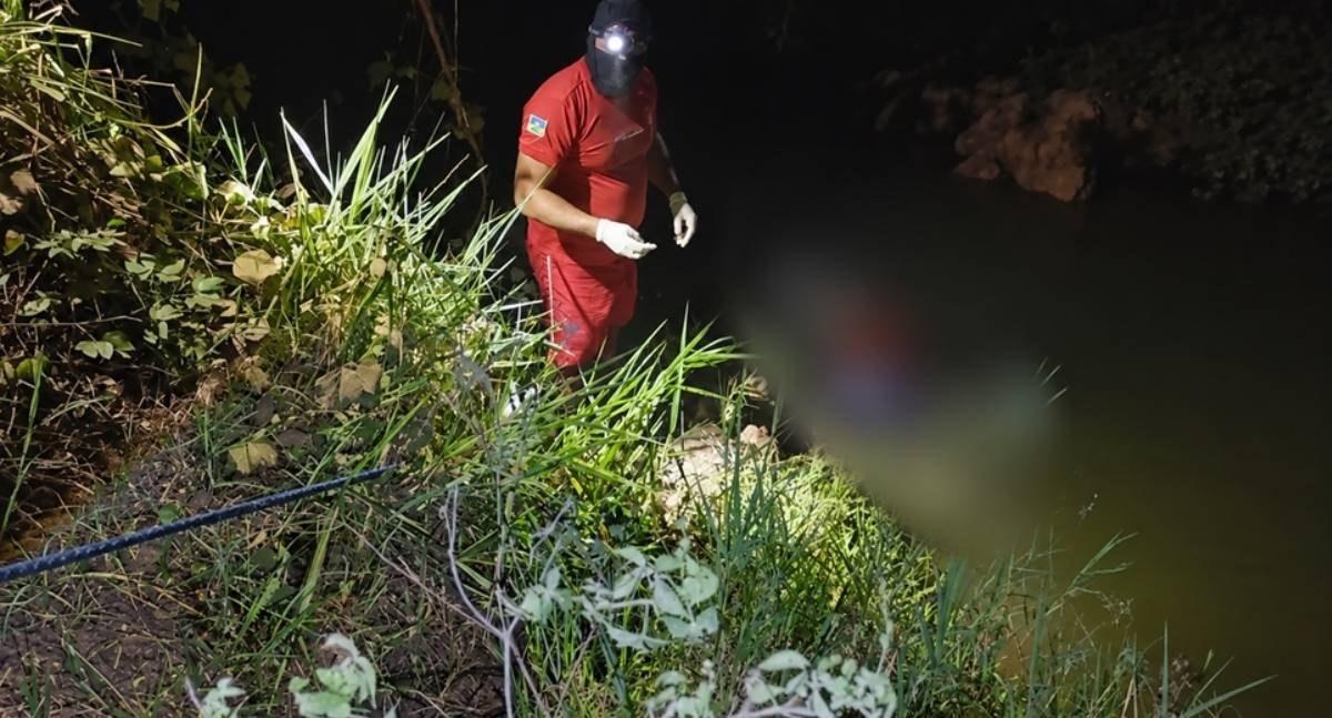 Homem de 61 anos é encontrado morto com motocicleta no leito de rio em Ariquemes