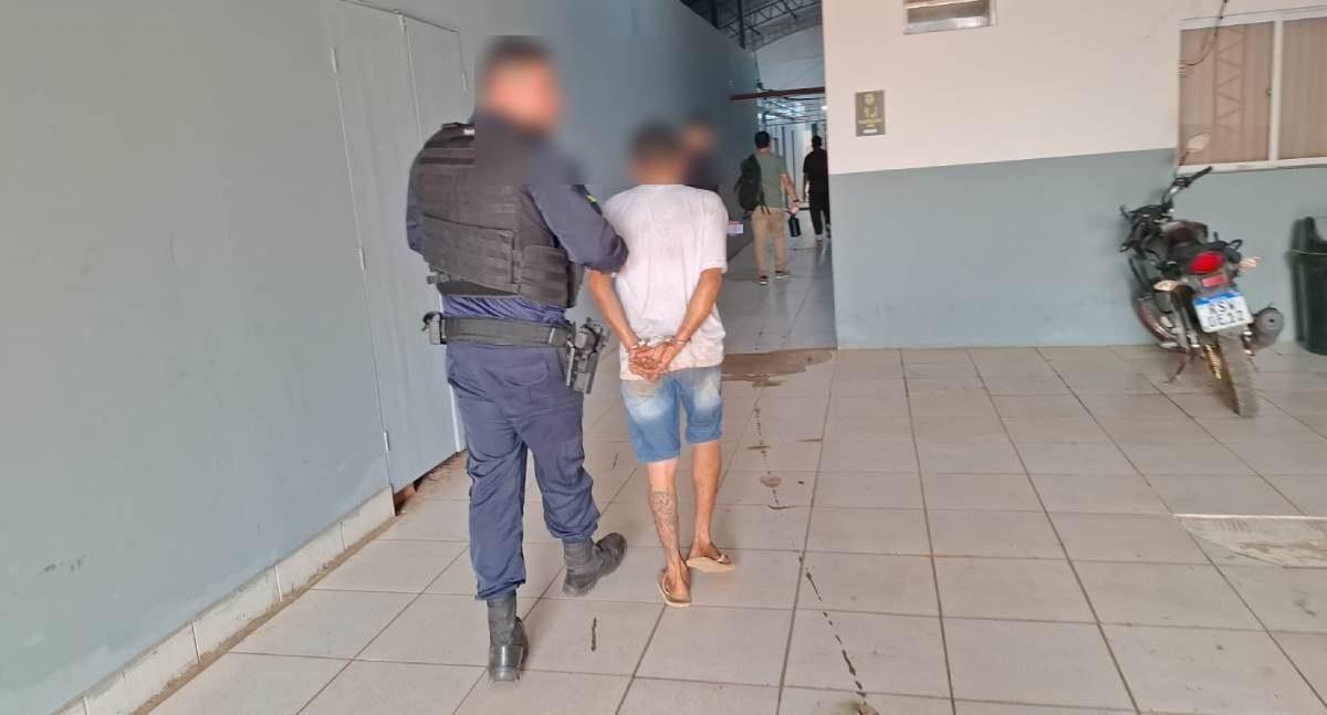 Polícia Militar prende homem com porções de crack em residência abandonada no bairro Cidade Nova