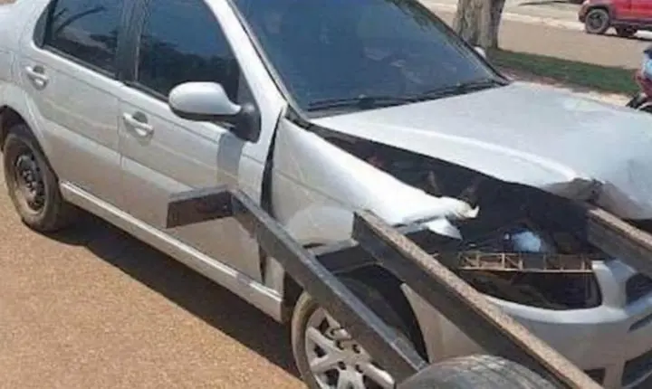 Colisão entre carro e carretinha estacionada é registrada na Avenida 16 de Junho em RO