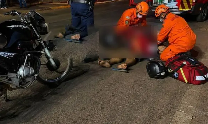 Colisão entre duas motocicletas deixa três pessoas feridas na Avenida Integração Nacional
