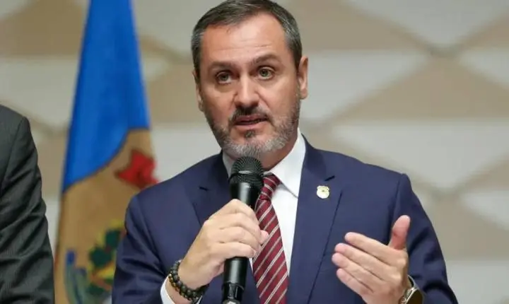 Ministro do STF afasta diretor-geral da Polícia Federal em decisão sobre investigações do caso Master