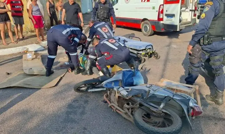 Motociclista fica ferida em acidente grave depois de colisão com automóvel em cruzamento de Porto Velho