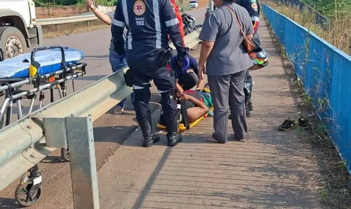 Motociclista sofre fratura na perna depois de colidir motocicleta contra guard-rail na capital rondoniense