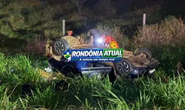 Mulher morre e três pessoas ficam feridas depois de capotamento de veículo na BR-364