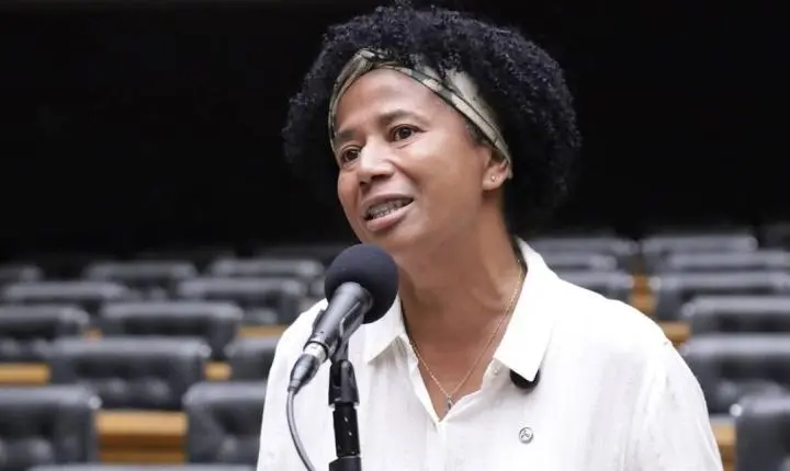 Sílvia Cristina assinou a CPMI do banco Master e cobra presidente do Senado